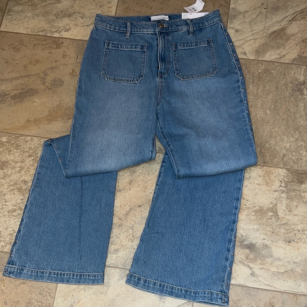 LOFT blue three relaxed fit flare, high-rise regular fit regular in size 27